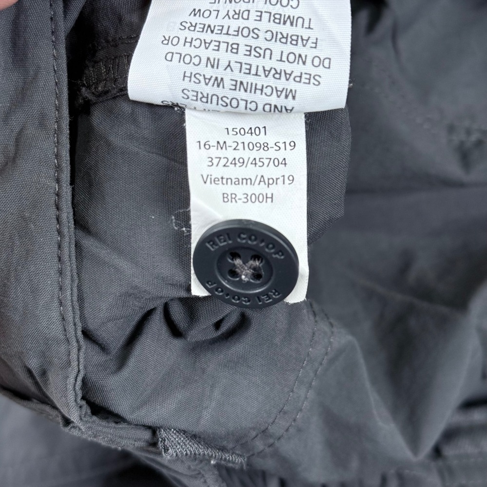 REI Co-op Convertible Cargo Pants Mens Size 40x30 Zip Hiking Travel Outdoor Gray - Picture 9 of 12